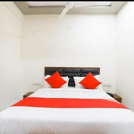 Hotel New Lake View Ahmedabad Bagian luar foto