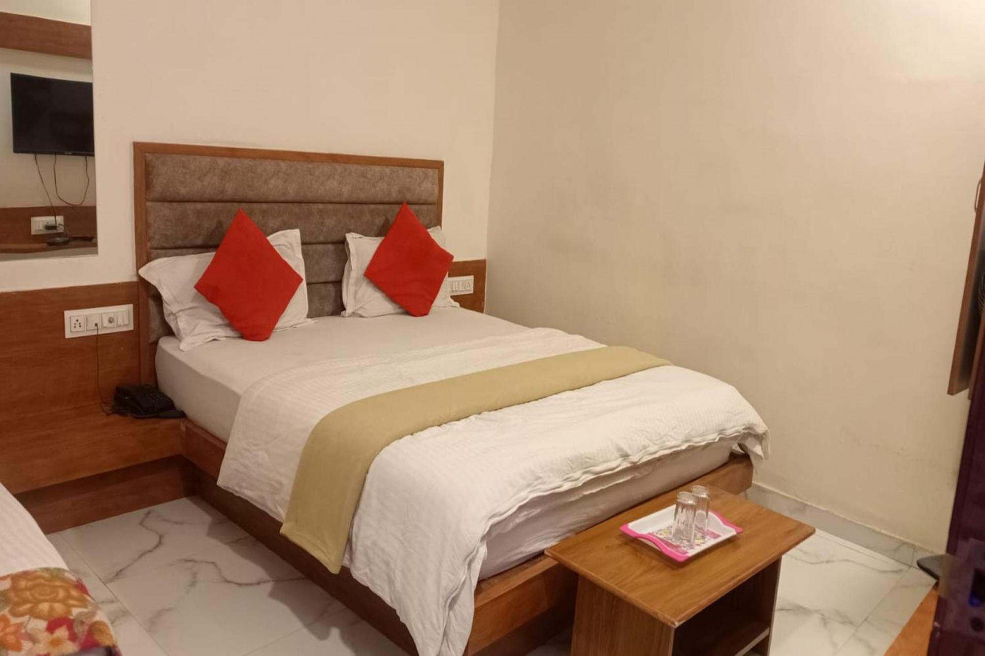 Hotel New Lake View Ahmedabad Bagian luar foto