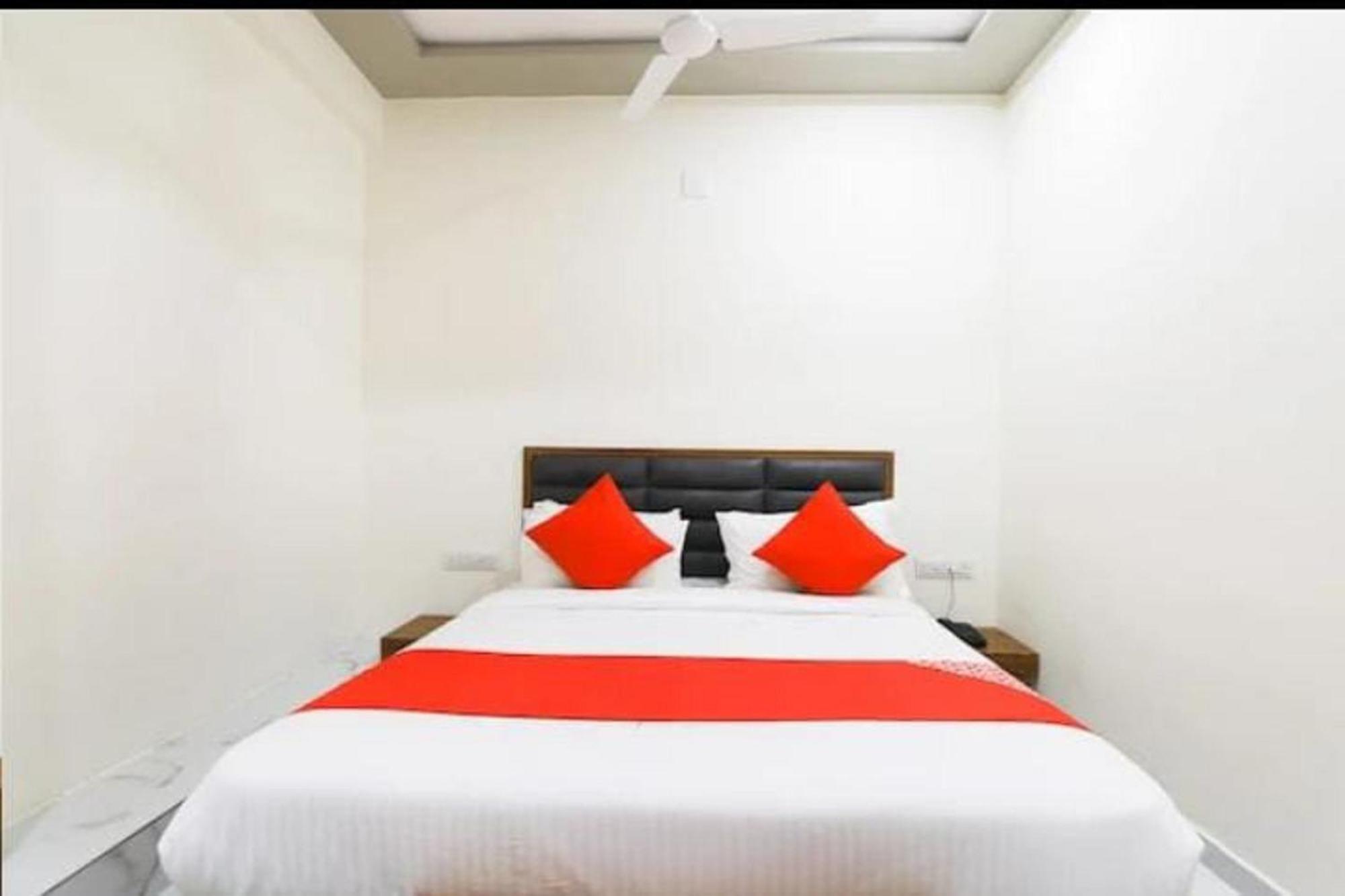 Hotel New Lake View Ahmedabad Bagian luar foto