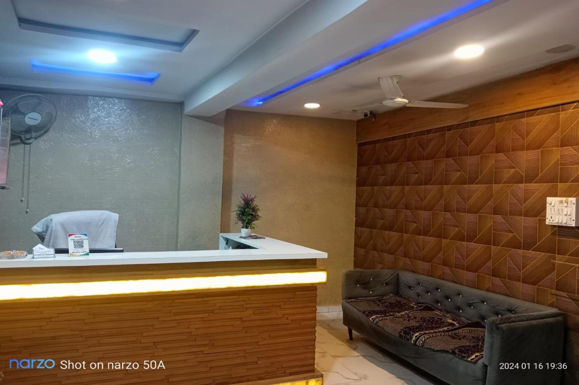 Hotel New Lake View Ahmedabad Bagian luar foto